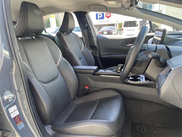 プリウス Ｚ　ワンオーナー　１２．３インチディスプレイオーディオ　パノラミックビュー　フルセグＴＶ　スマホ連携　デジタルインナーミラー　ＢＳＭ　前後ドラレコ　革シート　トヨタセーフティーセンス　ワイヤレス充電器（25枚目）