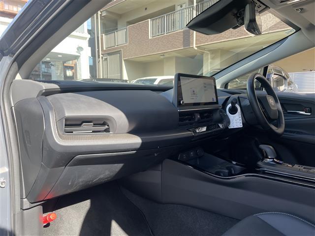 プリウス Ｚ　ワンオーナー　１２．３インチディスプレイオーディオ　パノラミックビュー　フルセグＴＶ　スマホ連携　デジタルインナーミラー　ＢＳＭ　前後ドラレコ　革シート　トヨタセーフティーセンス　ワイヤレス充電器（26枚目）