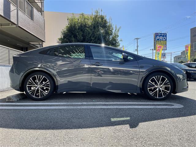 プリウス Ｚ　ワンオーナー　１２．３インチディスプレイオーディオ　パノラミックビュー　フルセグＴＶ　スマホ連携　デジタルインナーミラー　ＢＳＭ　前後ドラレコ　革シート　トヨタセーフティーセンス　ワイヤレス充電器（37枚目）