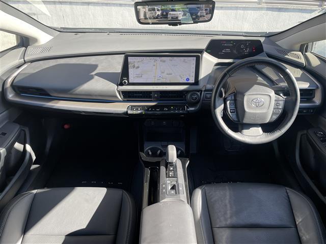 プリウス Ｚ　ワンオーナー　１２．３インチディスプレイオーディオ　パノラミックビュー　フルセグＴＶ　スマホ連携　デジタルインナーミラー　ＢＳＭ　前後ドラレコ　革シート　トヨタセーフティーセンス　ワイヤレス充電器（42枚目）