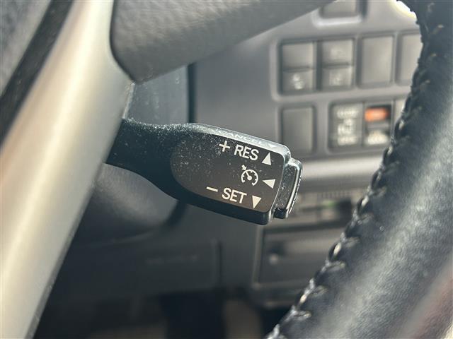 ヴォクシー V 7人乗 両側電動 純正9インチナビ バックカメラ フルセグ BT ドラレコ ETC クルコン 衝突軽減 レーンキープ オートライト LEDヘッドライト 純正15インチAW 前後コーナーセンサー(9枚目)