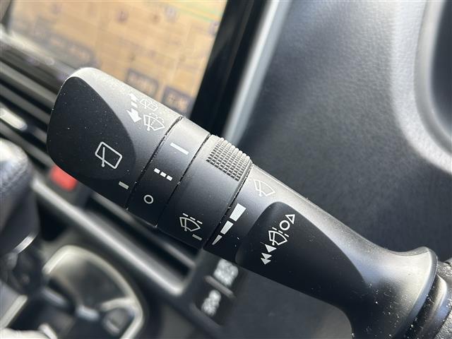 ヴォクシー V 7人乗 両側電動 純正9インチナビ バックカメラ フルセグ BT ドラレコ ETC クルコン 衝突軽減 レーンキープ オートライト LEDヘッドライト 純正15インチAW 前後コーナーセンサー(10枚目)