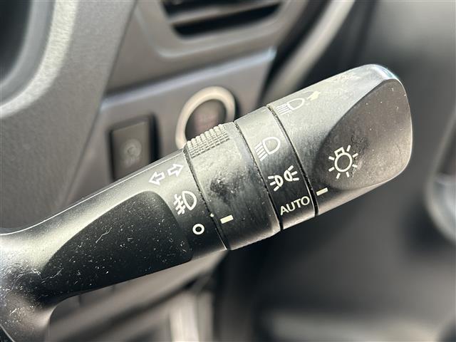 ヴォクシー V 7人乗 両側電動 純正9インチナビ バックカメラ フルセグ BT ドラレコ ETC クルコン 衝突軽減 レーンキープ オートライト LEDヘッドライト 純正15インチAW 前後コーナーセンサー(11枚目)