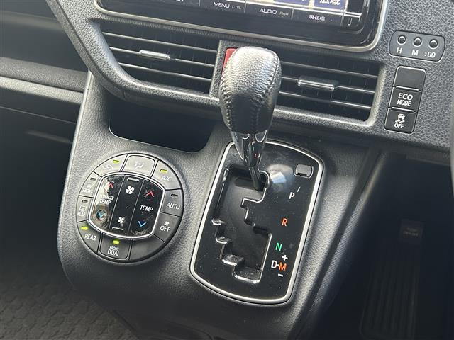 ヴォクシー V 7人乗 両側電動 純正9インチナビ バックカメラ フルセグ BT ドラレコ ETC クルコン 衝突軽減 レーンキープ オートライト LEDヘッドライト 純正15インチAW 前後コーナーセンサー(12枚目)