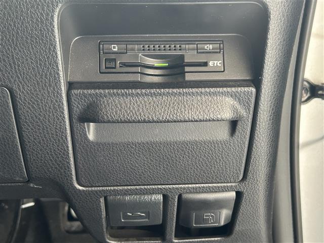 ヴォクシー V 7人乗 両側電動 純正9インチナビ バックカメラ フルセグ BT ドラレコ ETC クルコン 衝突軽減 レーンキープ オートライト LEDヘッドライト 純正15インチAW 前後コーナーセンサー(14枚目)