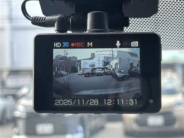 ヴォクシー V 7人乗 両側電動 純正9インチナビ バックカメラ フルセグ BT ドラレコ ETC クルコン 衝突軽減 レーンキープ オートライト LEDヘッドライト 純正15インチAW 前後コーナーセンサー(16枚目)