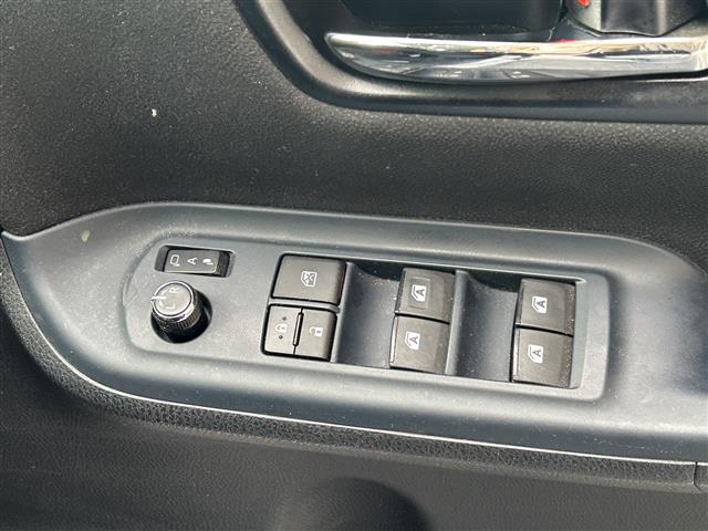 ヴォクシー V 7人乗 両側電動 純正9インチナビ バックカメラ フルセグ BT ドラレコ ETC クルコン 衝突軽減 レーンキープ オートライト LEDヘッドライト 純正15インチAW 前後コーナーセンサー(17枚目)