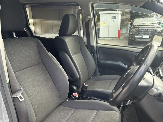 ヴォクシー V 7人乗 両側電動 純正9インチナビ バックカメラ フルセグ BT ドラレコ ETC クルコン 衝突軽減 レーンキープ オートライト LEDヘッドライト 純正15インチAW 前後コーナーセンサー(21枚目)