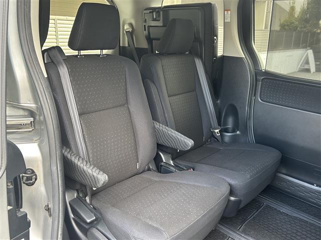 ヴォクシー V 7人乗 両側電動 純正9インチナビ バックカメラ フルセグ BT ドラレコ ETC クルコン 衝突軽減 レーンキープ オートライト LEDヘッドライト 純正15インチAW 前後コーナーセンサー(24枚目)