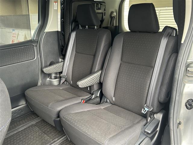 ヴォクシー V 7人乗 両側電動 純正9インチナビ バックカメラ フルセグ BT ドラレコ ETC クルコン 衝突軽減 レーンキープ オートライト LEDヘッドライト 純正15インチAW 前後コーナーセンサー(26枚目)