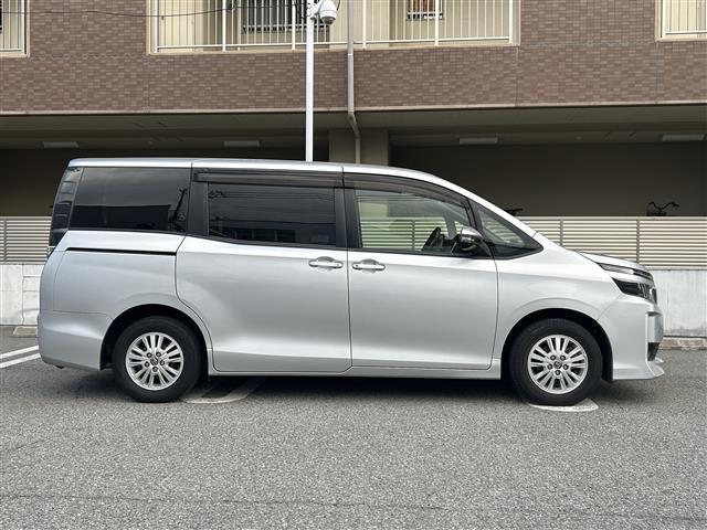 ヴォクシー V 7人乗 両側電動 純正9インチナビ バックカメラ フルセグ BT ドラレコ ETC クルコン 衝突軽減 レーンキープ オートライト LEDヘッドライト 純正15インチAW 前後コーナーセンサー(35枚目)