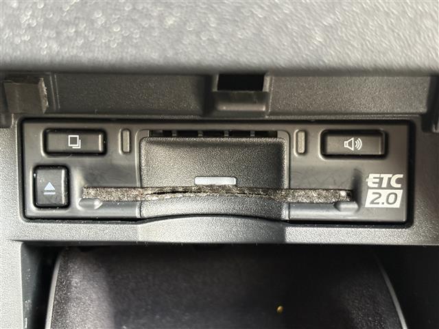 ＲＺ ＲＺ３００ｅ　バージョンＬ　パノラマルーフ（ルーフシェードあり）　マークレビンソン　デジタルインナーミラー　アドバンスドパーク　パーキングサポートブレーキ　おくだけ充電　充電ケーブル　１４インチタッチディスプレイ＋　カードキー（15枚目）