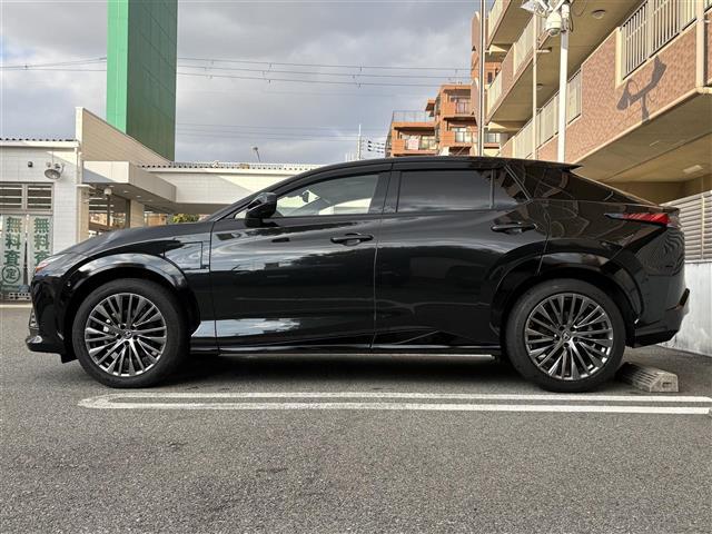 ＲＺ ＲＺ３００ｅ　バージョンＬ　パノラマルーフ（ルーフシェードあり）　マークレビンソン　デジタルインナーミラー　アドバンスドパーク　パーキングサポートブレーキ　おくだけ充電　充電ケーブル　１４インチタッチディスプレイ＋　カードキー（33枚目）