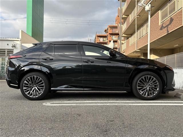 ＲＺ ＲＺ３００ｅ　バージョンＬ　パノラマルーフ（ルーフシェードあり）　マークレビンソン　デジタルインナーミラー　アドバンスドパーク　パーキングサポートブレーキ　おくだけ充電　充電ケーブル　１４インチタッチディスプレイ＋　カードキー（34枚目）