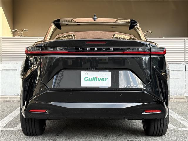 ＲＺ ＲＺ３００ｅ　バージョンＬ　パノラマルーフ（ルーフシェードあり）　マークレビンソン　デジタルインナーミラー　アドバンスドパーク　パーキングサポートブレーキ　おくだけ充電　充電ケーブル　１４インチタッチディスプレイ＋　カードキー（35枚目）