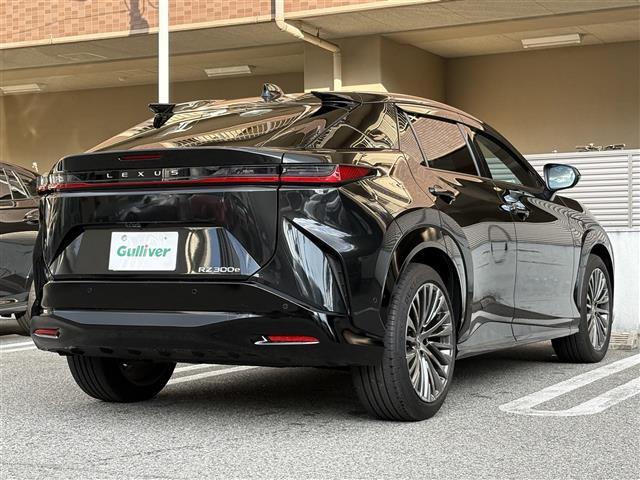 ＲＺ ＲＺ３００ｅ　バージョンＬ　パノラマルーフ（ルーフシェードあり）　マークレビンソン　デジタルインナーミラー　アドバンスドパーク　パーキングサポートブレーキ　おくだけ充電　充電ケーブル　１４インチタッチディスプレイ＋　カードキー（36枚目）