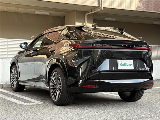 ＲＺ ＲＺ３００ｅ　バージョンＬ　パノラマルーフ（ルーフシェードあり）　マークレビンソン　デジタルインナーミラー　アドバンスドパーク　パーキングサポートブレーキ　おくだけ充電　充電ケーブル　１４インチタッチディスプレイ＋　カードキー（37枚目）