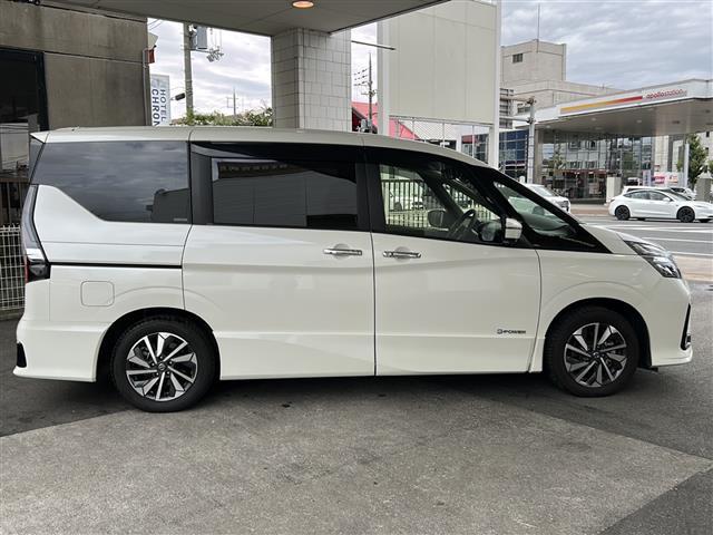 セレナ ｅ－パワー　ハイウェイスターＶ　純正ナビ　Ｂｌｕｅｔｏｏｔｈ　フルセグＴＶ　プロパイロット　両側パワースライドドア　フリップダウンモニター　アラウンドビューモニター　バックカメラ　禁煙車　コーナーセンサー　ＢＳＭ　ＢＳＷ　ＢＳＩ（8枚目）