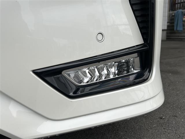 セレナ ｅ－パワー　ハイウェイスターＶ　純正ナビ　Ｂｌｕｅｔｏｏｔｈ　フルセグＴＶ　プロパイロット　両側パワースライドドア　フリップダウンモニター　アラウンドビューモニター　バックカメラ　禁煙車　コーナーセンサー　ＢＳＭ　ＢＳＷ　ＢＳＩ（12枚目）