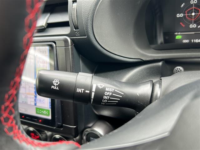 BRZ S 1オーナー STIフロントエアロ カロッツェリア純正SDナビ フルセグ 禁煙 バックカメラ LEDヘッドライト ハーフレザー 前席シートヒーター 前方ドライブレコーダー 純正AW18インチ(18枚目)