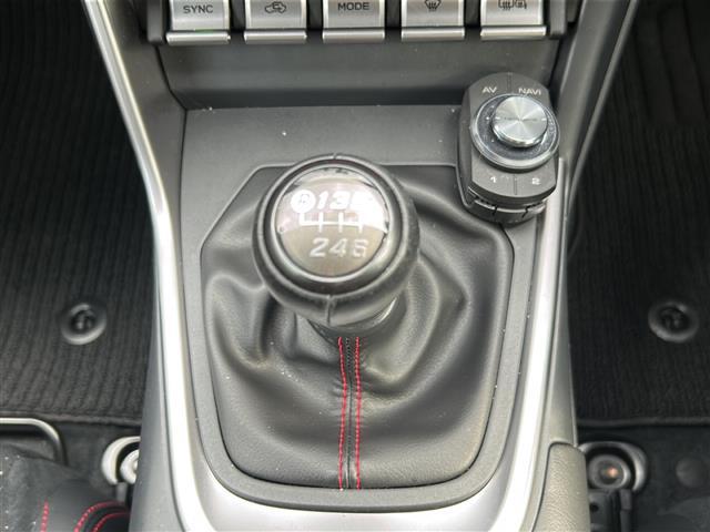 BRZ S 1オーナー STIフロントエアロ カロッツェリア純正SDナビ フルセグ 禁煙 バックカメラ LEDヘッドライト ハーフレザー 前席シートヒーター 前方ドライブレコーダー 純正AW18インチ(30枚目)