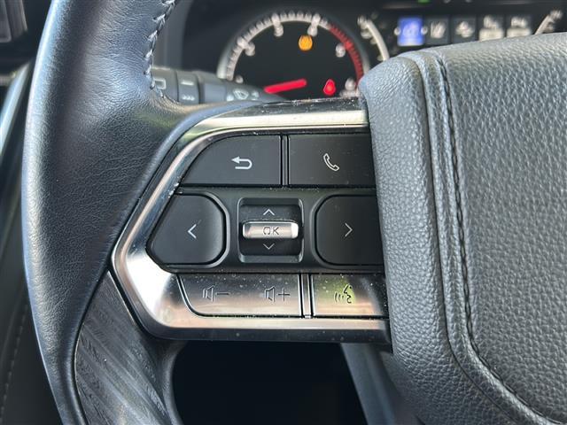 ランドクルーザー ＧＲスポーツ　純正ＳＤナビ　ＪＢＬサウンド　サンルーフ　全方位カメラ　ＨＵＤ　ディーゼル　４ＷＤ　ＢＳＭ　メモリーシート　マルチテレインモニター　ＲＣＴＡ　ＲＣＤ　クリアランスソナー　クールボックス　３眼ＬＥＤ（17枚目）