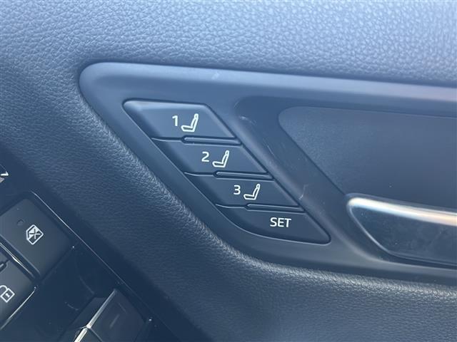 ランドクルーザー ＧＲスポーツ　純正ＳＤナビ　ＪＢＬサウンド　サンルーフ　全方位カメラ　ＨＵＤ　ディーゼル　４ＷＤ　ＢＳＭ　メモリーシート　マルチテレインモニター　ＲＣＴＡ　ＲＣＤ　クリアランスソナー　クールボックス　３眼ＬＥＤ（24枚目）