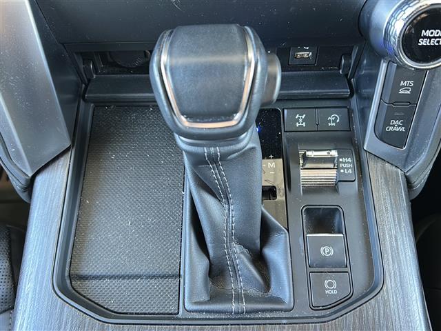 ランドクルーザー ＧＲスポーツ　純正ＳＤナビ　ＪＢＬサウンド　サンルーフ　全方位カメラ　ＨＵＤ　ディーゼル　４ＷＤ　ＢＳＭ　メモリーシート　マルチテレインモニター　ＲＣＴＡ　ＲＣＤ　クリアランスソナー　クールボックス　３眼ＬＥＤ（29枚目）