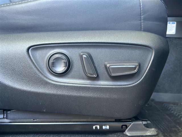 ランドクルーザー ＧＲスポーツ　純正ＳＤナビ　ＪＢＬサウンド　サンルーフ　全方位カメラ　ＨＵＤ　ディーゼル　４ＷＤ　ＢＳＭ　メモリーシート　マルチテレインモニター　ＲＣＴＡ　ＲＣＤ　クリアランスソナー　クールボックス　３眼ＬＥＤ（34枚目）