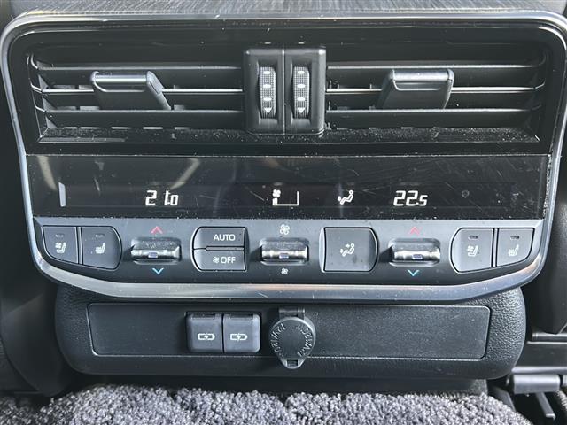 ランドクルーザー ＧＲスポーツ　純正ＳＤナビ　ＪＢＬサウンド　サンルーフ　全方位カメラ　ＨＵＤ　ディーゼル　４ＷＤ　ＢＳＭ　メモリーシート　マルチテレインモニター　ＲＣＴＡ　ＲＣＤ　クリアランスソナー　クールボックス　３眼ＬＥＤ（38枚目）