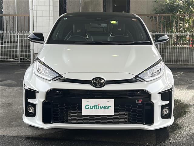 ＧＲヤリス ＲＺ　ハイパフォーマンス　ワンオーナー／ＪＢＬプレミアムサウンド／９インチＯＰ純正メモリーナビ／バックカメラ／ＧＲ赤キャリパー／黒ハーフレザーシート／３眼ＬＥＤヘッドライト／純正１８インチアルミホイール／前席シートヒーター（3枚目）