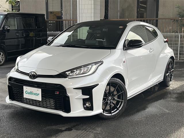 ＧＲヤリス ＲＺ　ハイパフォーマンス　ワンオーナー／ＪＢＬプレミアムサウンド／９インチＯＰ純正メモリーナビ／バックカメラ／ＧＲ赤キャリパー／黒ハーフレザーシート／３眼ＬＥＤヘッドライト／純正１８インチアルミホイール／前席シートヒーター（4枚目）