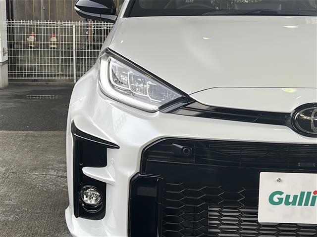 ＧＲヤリス ＲＺ　ハイパフォーマンス　ワンオーナー／ＪＢＬプレミアムサウンド／９インチＯＰ純正メモリーナビ／バックカメラ／ＧＲ赤キャリパー／黒ハーフレザーシート／３眼ＬＥＤヘッドライト／純正１８インチアルミホイール／前席シートヒーター（9枚目）