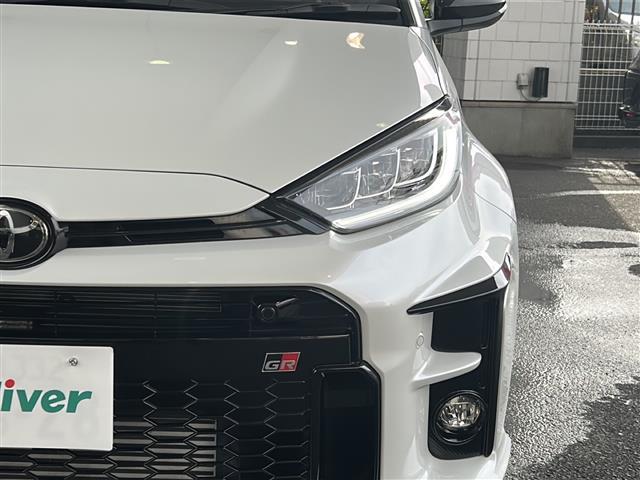 ＧＲヤリス ＲＺ　ハイパフォーマンス　ワンオーナー／ＪＢＬプレミアムサウンド／９インチＯＰ純正メモリーナビ／バックカメラ／ＧＲ赤キャリパー／黒ハーフレザーシート／３眼ＬＥＤヘッドライト／純正１８インチアルミホイール／前席シートヒーター（10枚目）