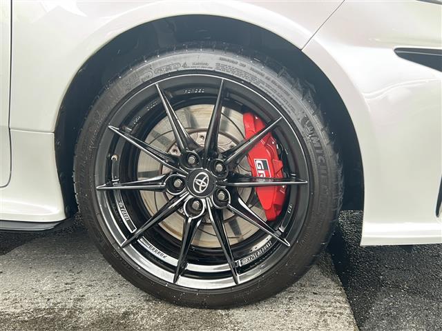 ＧＲヤリス ＲＺ　ハイパフォーマンス　ワンオーナー／ＪＢＬプレミアムサウンド／９インチＯＰ純正メモリーナビ／バックカメラ／ＧＲ赤キャリパー／黒ハーフレザーシート／３眼ＬＥＤヘッドライト／純正１８インチアルミホイール／前席シートヒーター（16枚目）