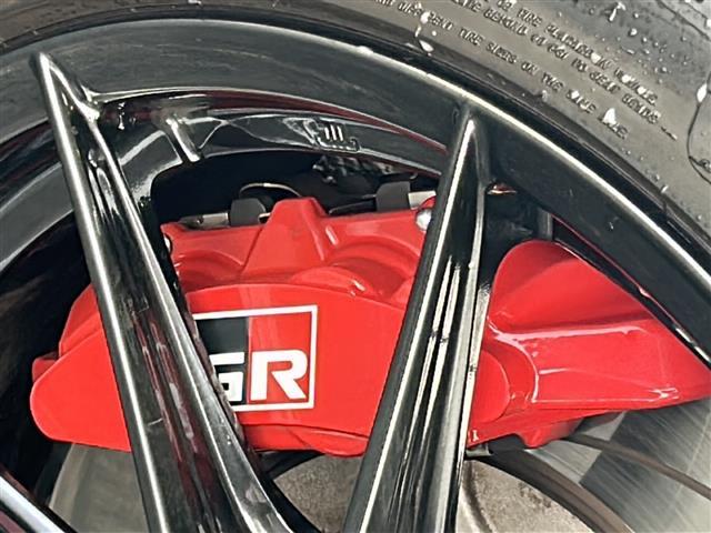 ＧＲヤリス ＲＺ　ハイパフォーマンス　ワンオーナー／ＪＢＬプレミアムサウンド／９インチＯＰ純正メモリーナビ／バックカメラ／ＧＲ赤キャリパー／黒ハーフレザーシート／３眼ＬＥＤヘッドライト／純正１８インチアルミホイール／前席シートヒーター（17枚目）