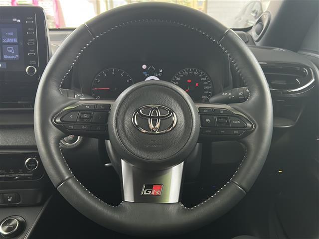 ＧＲヤリス ＲＺ　ハイパフォーマンス　ワンオーナー／ＪＢＬプレミアムサウンド／９インチＯＰ純正メモリーナビ／バックカメラ／ＧＲ赤キャリパー／黒ハーフレザーシート／３眼ＬＥＤヘッドライト／純正１８インチアルミホイール／前席シートヒーター（20枚目）