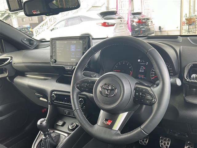 ＧＲヤリス ＲＺ　ハイパフォーマンス　ワンオーナー／ＪＢＬプレミアムサウンド／９インチＯＰ純正メモリーナビ／バックカメラ／ＧＲ赤キャリパー／黒ハーフレザーシート／３眼ＬＥＤヘッドライト／純正１８インチアルミホイール／前席シートヒーター（42枚目）