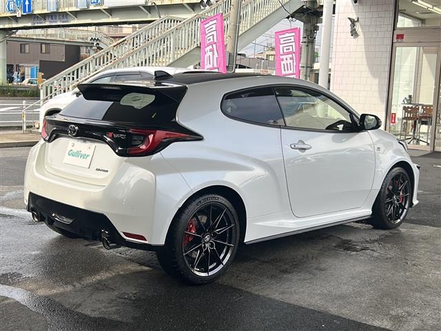 ＧＲヤリス ＲＺ　ハイパフォーマンス　ワンオーナー／ＪＢＬプレミアムサウンド／９インチＯＰ純正メモリーナビ／バックカメラ／ＧＲ赤キャリパー／黒ハーフレザーシート／３眼ＬＥＤヘッドライト／純正１８インチアルミホイール／前席シートヒーター（43枚目）