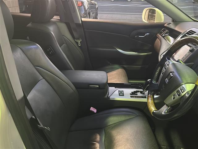 クラウン 2.5アスリート アニバーサリーエディション 純正8インチナビ サンルーフ 本革シート ワンセグテレビ 走行中視聴可能 DVD視聴可能 Bluetooth バックカメラ メモリーパワーシート シートヒーター&ベンチレーション 電動リアサンシェード(17枚目)