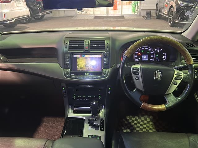 クラウン 2.5アスリート アニバーサリーエディション 純正8インチナビ サンルーフ 本革シート ワンセグテレビ 走行中視聴可能 DVD視聴可能 Bluetooth バックカメラ メモリーパワーシート シートヒーター&ベンチレーション 電動リアサンシェード(20枚目)