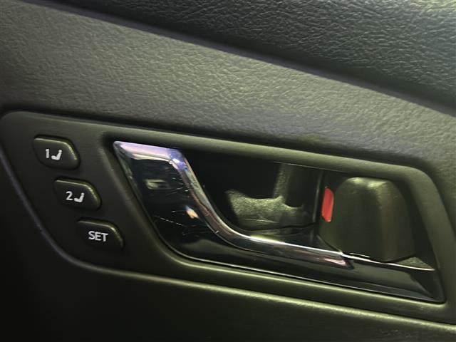 クラウン 2.5アスリート アニバーサリーエディション 純正8インチナビ サンルーフ 本革シート ワンセグテレビ 走行中視聴可能 DVD視聴可能 Bluetooth バックカメラ メモリーパワーシート シートヒーター&ベンチレーション 電動リアサンシェード(37枚目)