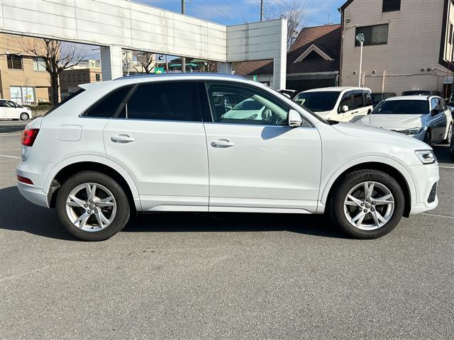 Ｑ３ １．４ＴＦＳＩスポーツ　黒革シート／純正ナビ／バックカメラ／ＥＴＣ／シートヒーター／コーナーセンサー／アイドリングストップ／パワーシート／パワーバックドア／ワンセグＴＶ／（8枚目）