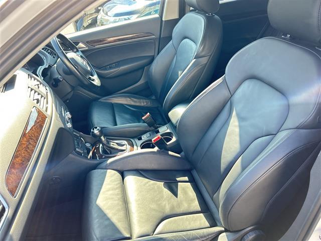 Ｑ３ １．４ＴＦＳＩスポーツ　黒革シート／純正ナビ／バックカメラ／ＥＴＣ／シートヒーター／コーナーセンサー／アイドリングストップ／パワーシート／パワーバックドア／ワンセグＴＶ／（32枚目）