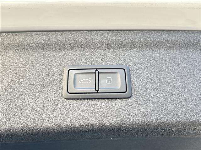 Ｑ３ １．４ＴＦＳＩスポーツ　黒革シート／純正ナビ／バックカメラ／ＥＴＣ／シートヒーター／コーナーセンサー／アイドリングストップ／パワーシート／パワーバックドア／ワンセグＴＶ／（40枚目）