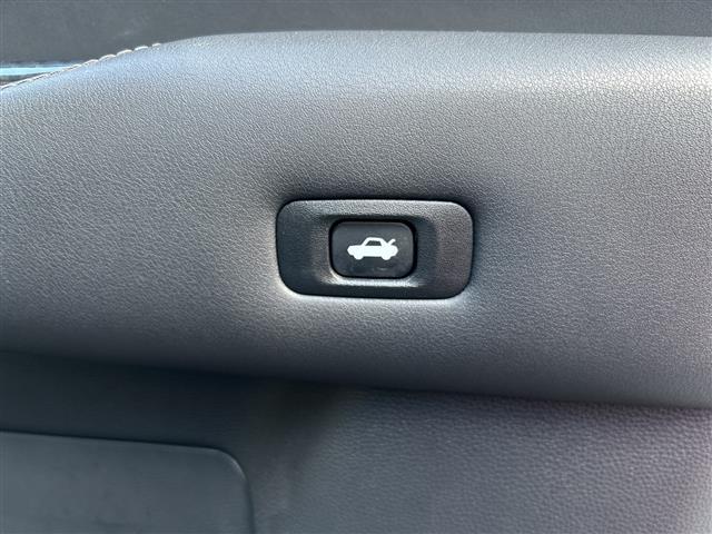 クラウンハイブリッド ＲＳアドバンス　黒革シート／純正ナビ／サンルーフ／Ｂカメラ／レザーステアリング／パドルシフト／クルコン／レーンキープ／衝突軽減ブレーキ／デジタルインナーミラー／シートヒーター／ＢＳＭ／Ｂｌｕｅｔｏｏｔｈ／ＥＴＣ／（25枚目）