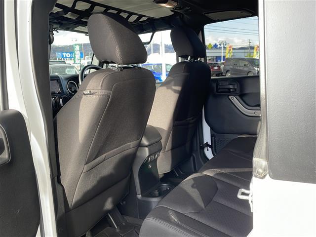 ジープ・ラングラーアンリミテッド スポーツ　４ＷＤ　社外７インチナビ　フルセグＴＶ　テレビキッド　リモコンキー　ＥＴＣ　前後ドラレコ　純正フロアマットバックカメラ　ＬＥＤヘッドライト　ミラーヒーター　純正アルミホイール（15枚目）