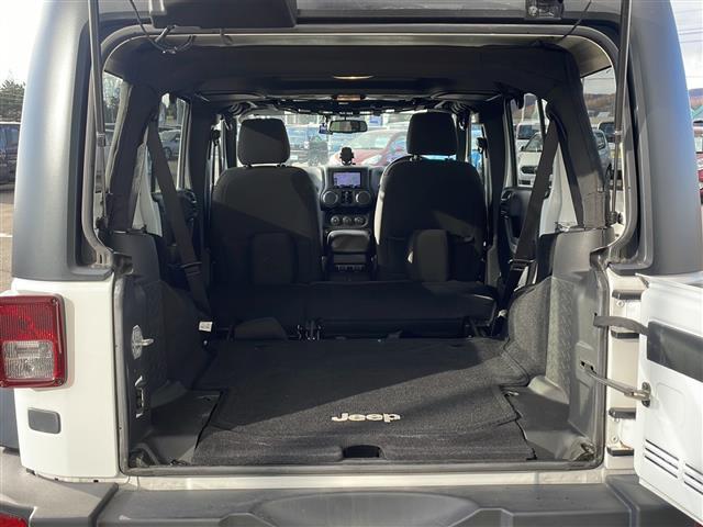 ジープ・ラングラーアンリミテッド スポーツ　４ＷＤ　社外７インチナビ　フルセグＴＶ　テレビキッド　リモコンキー　ＥＴＣ　前後ドラレコ　純正フロアマットバックカメラ　ＬＥＤヘッドライト　ミラーヒーター　純正アルミホイール（17枚目）