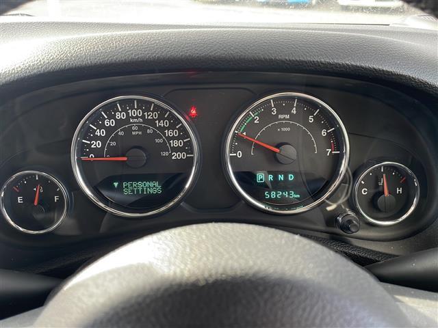 ジープ・ラングラーアンリミテッド スポーツ　４ＷＤ　社外７インチナビ　フルセグＴＶ　テレビキッド　リモコンキー　ＥＴＣ　前後ドラレコ　純正フロアマットバックカメラ　ＬＥＤヘッドライト　ミラーヒーター　純正アルミホイール（19枚目）