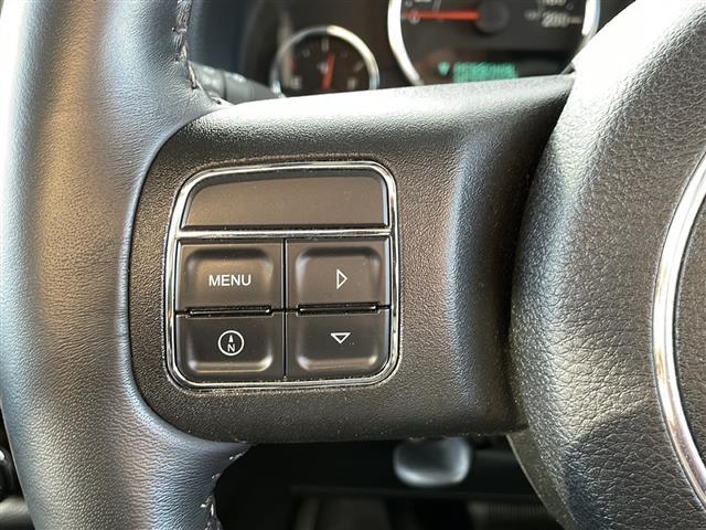 ジープ・ラングラーアンリミテッド スポーツ　４ＷＤ　社外７インチナビ　フルセグＴＶ　テレビキッド　リモコンキー　ＥＴＣ　前後ドラレコ　純正フロアマットバックカメラ　ＬＥＤヘッドライト　ミラーヒーター　純正アルミホイール（34枚目）